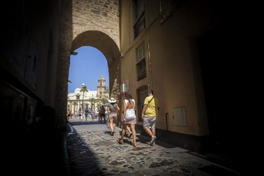 Cadiz: Guided City Tour - The old and new cathedrals, side by side