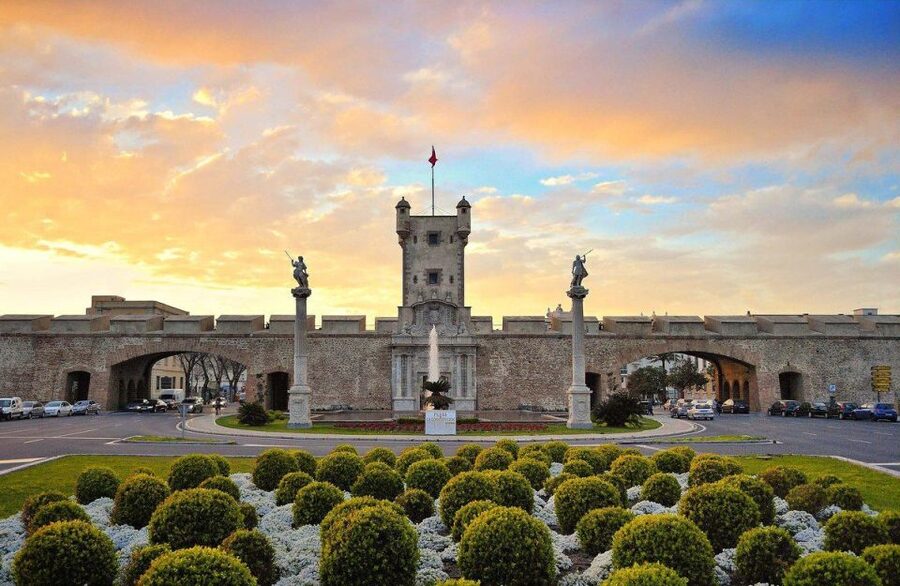 Cadiz: Medieval Tour - The Almohad walls and Gates of Earth