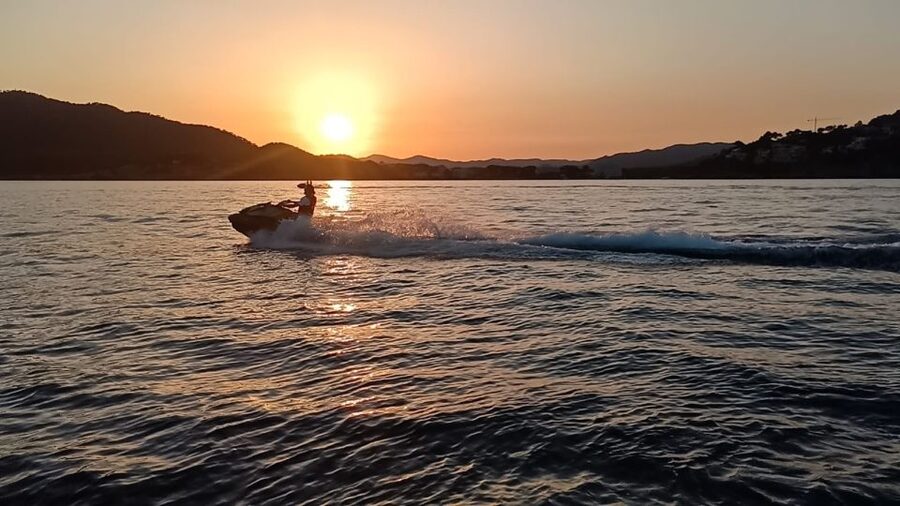 Cala Millor: Jetski Tour of Sea Lion Cave or Caves of Artà - Starting at Carrer Tramuntana 6 in Cala Bona