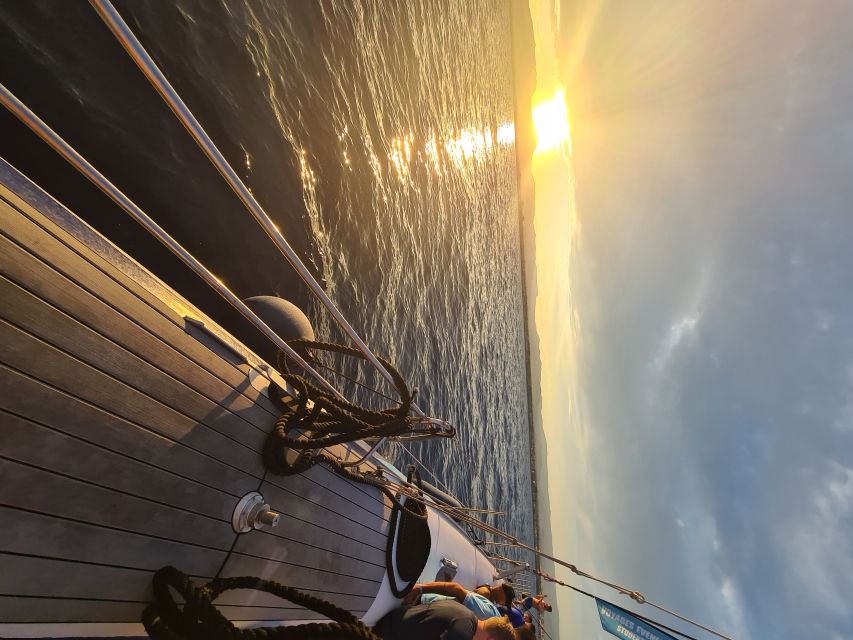 Cambrils: Costa Dorada Sunset Catamaran Cruise with Drinks - The quiet inlet and swimming break