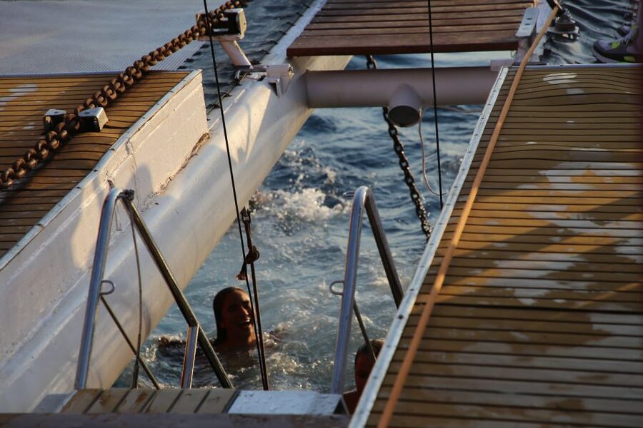 Cambrils: Sunset Catamaran Cruise with Drinks - Sunset timing and the best views