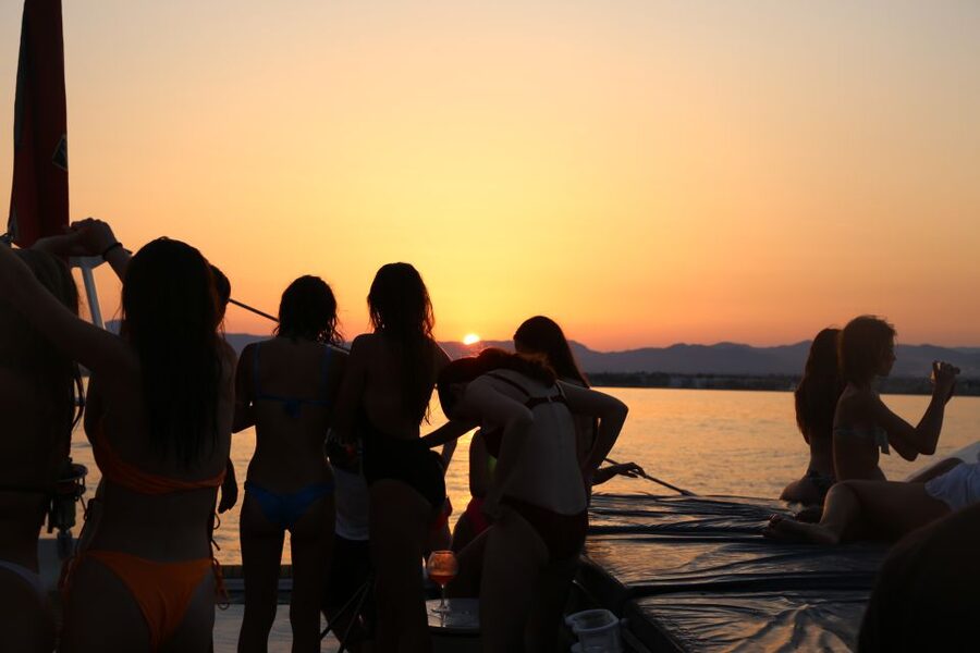 Cambrils: Sunset Catamaran Cruise with Drinks - Should you book the Cambrils sunset catamaran?