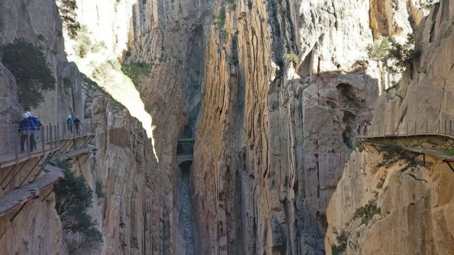 Caminito del Rey: Trekking Tour with Hiking Guide - Why the Caminito del Rey feels so dramatic