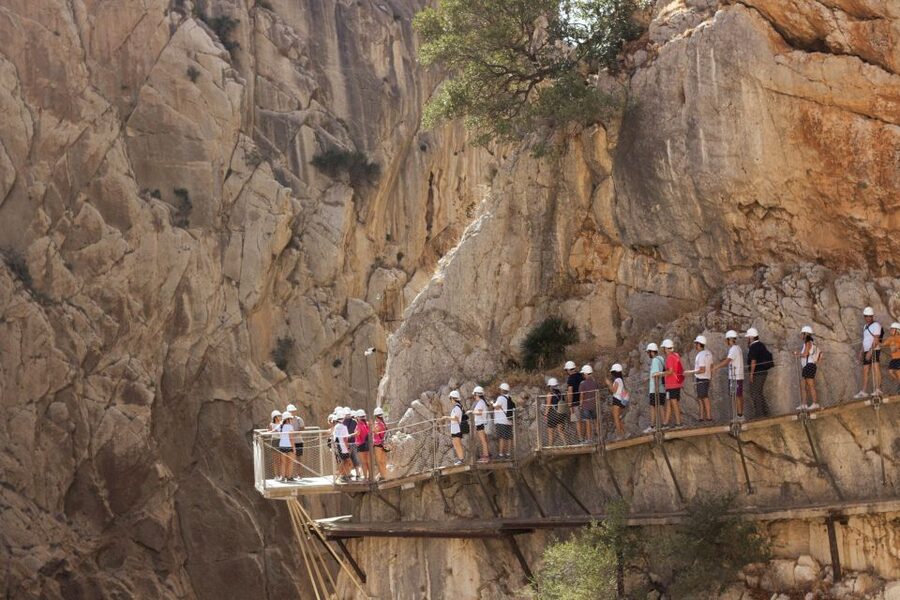 Caminito del Rey: Trekking Tour with Hiking Guide - Meeting at El Kiosko and reaching the trail