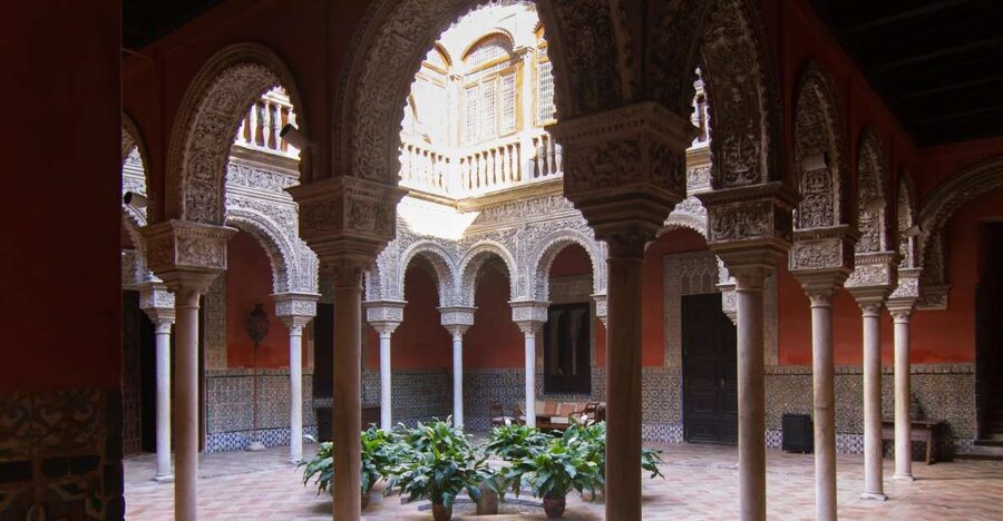 Casa de Salinas Entry Ticket with Audio Guide - Entering a sixteenth-century Seville home