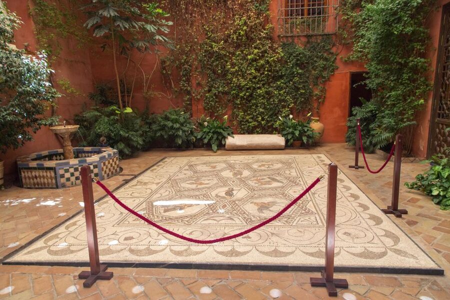 Casa de Salinas Entry Ticket with Audio Guide - How it compares with Seville’s larger palaces