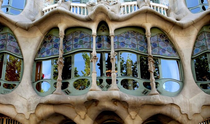 Complete Gaudi Tour: Casa Batllo, Park Guell & Sagrada Familia - Starting at Casa Amatller on Passeig de Gràcia
