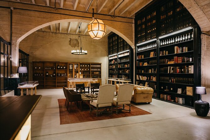 Complete winery experience: visit, tasting and traditional food - The painted tanks are the visual highlight