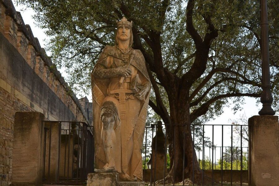 Cordóba: Gardens & Fortress of Catholic Monarchs Guided Tour - Languages, cancellation, and useful planning notes