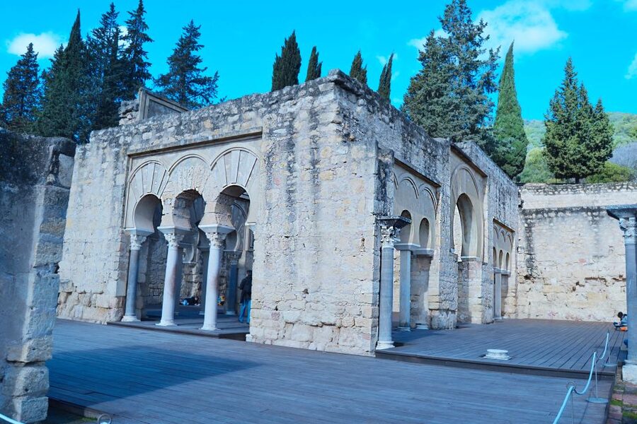 Cordoba: Half-Day Medina Azahara Guided Tour - Leaving Córdoba by bus