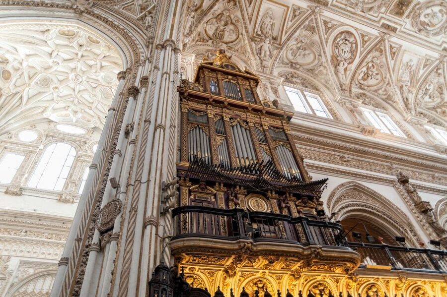Cordoba: Jewish Quarter and Mosque-Cathedral Guided Tour - The Córdoba Synagogue and its Mudejar doorway