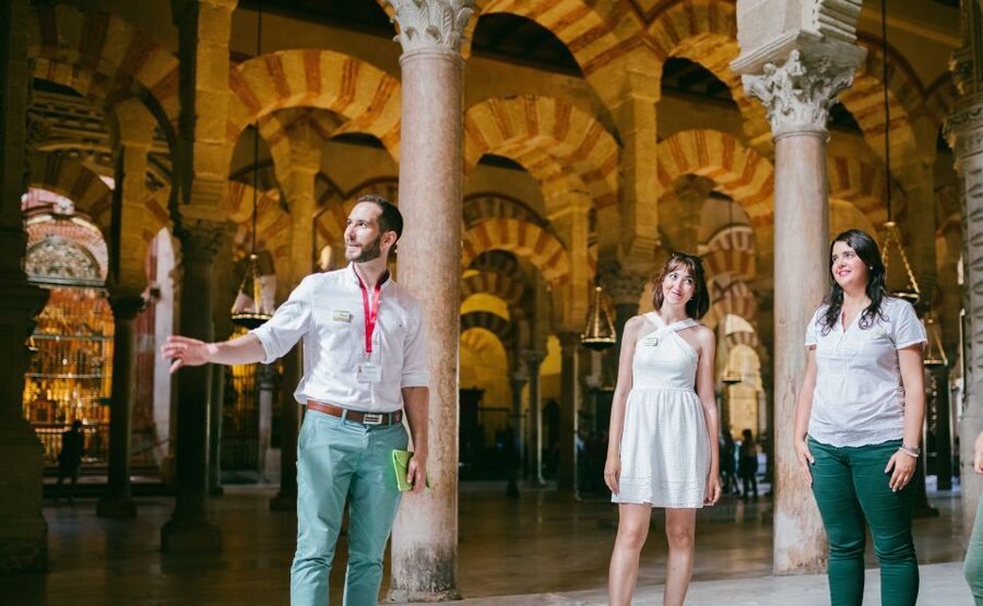 Córdoba: Mosque-Cathedral & Alcazar Guided Tour - How the two-hour pace works