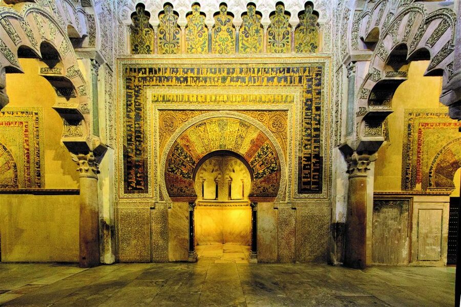 Córdoba: Mosque-Cathedral & Alcazar Guided Tour - What the Alcazar adds to the story