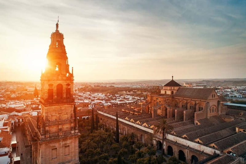 Córdoba: Mosque-Cathedral, Jewish Quarter and Alcázar Tour - How the guides shape the experience