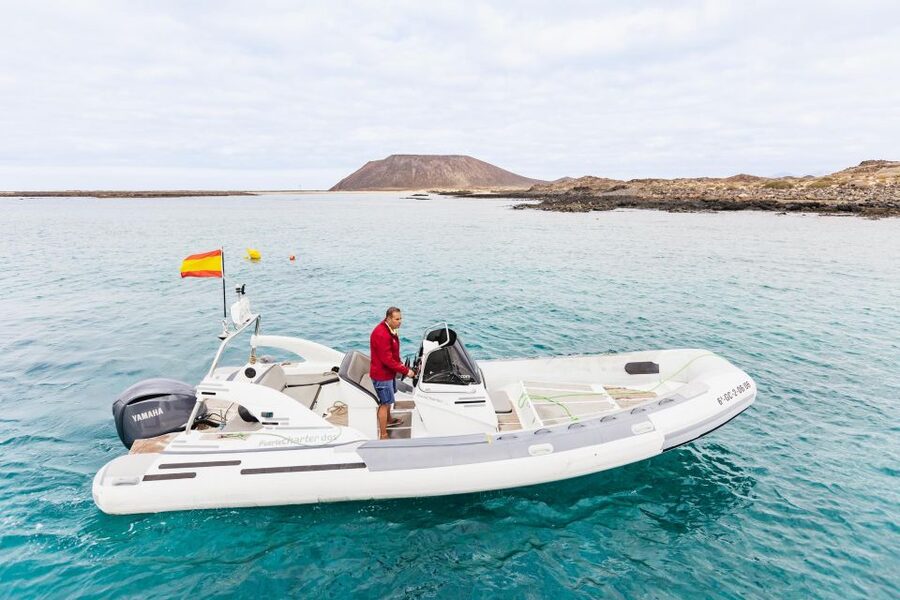 Corralejo: Lobos Island Catamaran Tour with Drinks & Snorkel - A short speedboat ride and island walk