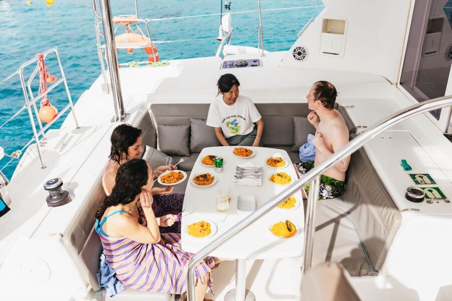 Corralejo: Lobos Island Catamaran Tour with Drinks & Snorkel - La Concha Beach and the first water session