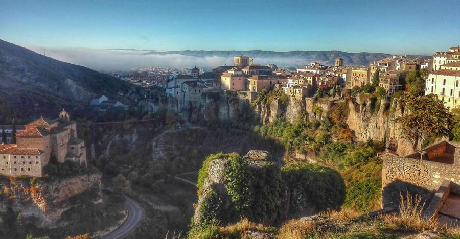 Cuenca: Medieval Old Town - Meeting below City Hall
