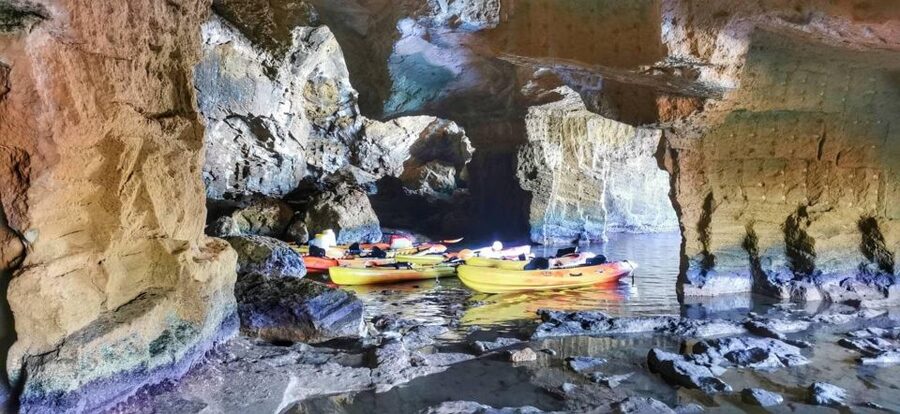 Dénia: Cova Tallada kayak trip - From Les Rotes beach to the cliffs of Dénia
