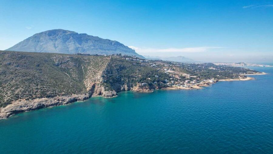 Dénia & Jávea: Portixol Sailing Catamaran Excursion with BBQ - Lunch on deck: what the BBQ includes