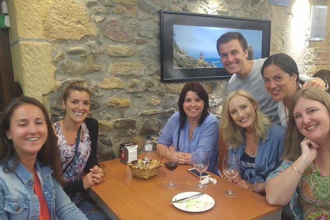 Discover San Sebastián’s Best Pintxos on a Unique Culinary Tour - How the guide makes the old town easier