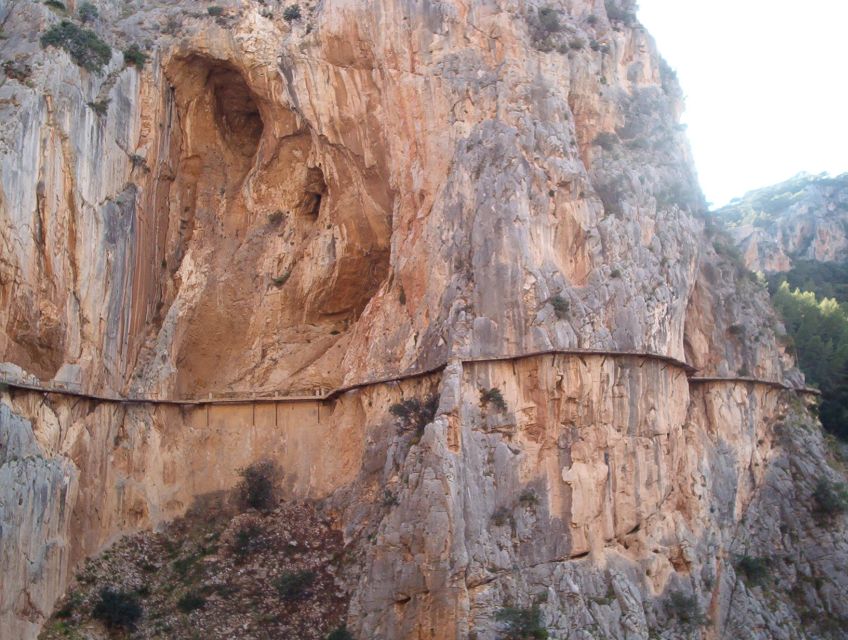 El Chorro: Caminito del Rey Gorge Route Guided Walking Tour - The suspended walkway and the highest views