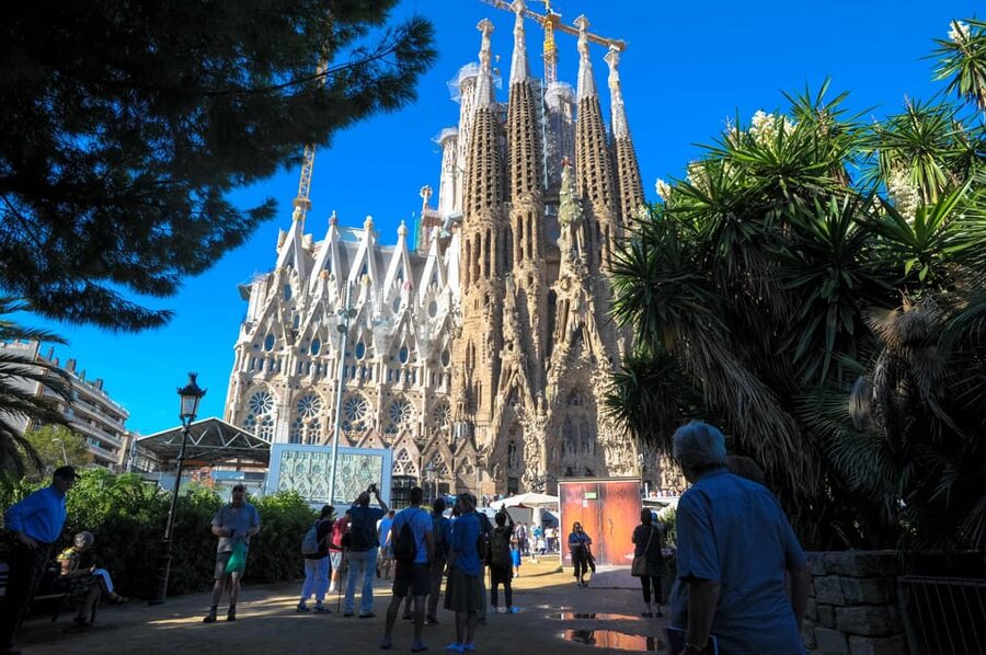 Fast Track: Sagrada Familia & Barcelona Full-Day Tour - Montjuïc views and the 1992 Olympic story