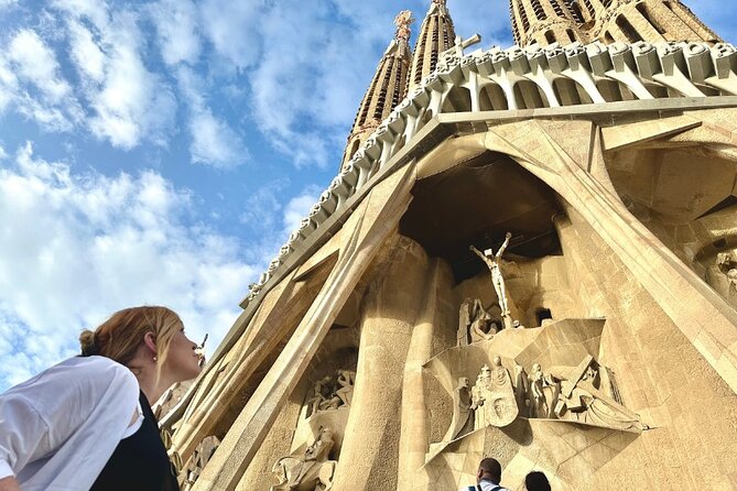 Fast Track: Sagrada Familia Guided Tour - The interior: stained glass and soaring columns