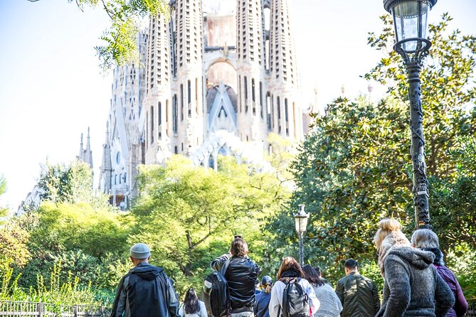Fast Track Sagrada Familia & Park Guell the best of Gaudí - Casa Batlló from the outside, not a full visit