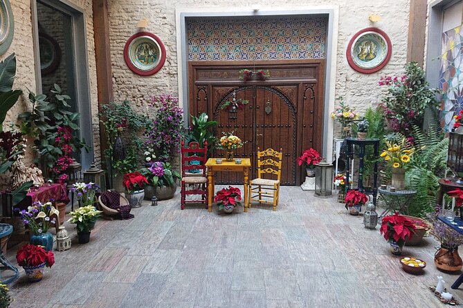 Flamenco Show at Casa de la Memoria Admission Ticket - The historic setting and the flowers