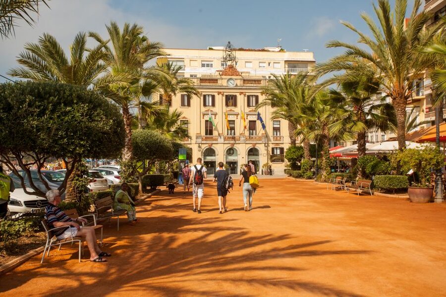 From Barcelona: Costa Brava Day Tour with Boat Trip - Languages, access, and what to bring
