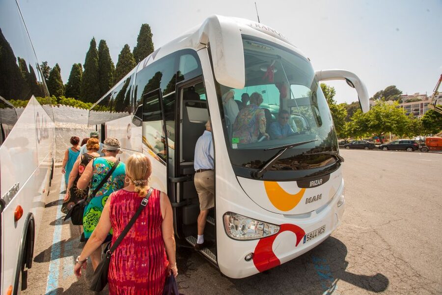 From Barcelona: Costa Brava Day Tour with Boat Trip - Leaving Barcelona and reaching Lloret de Mar