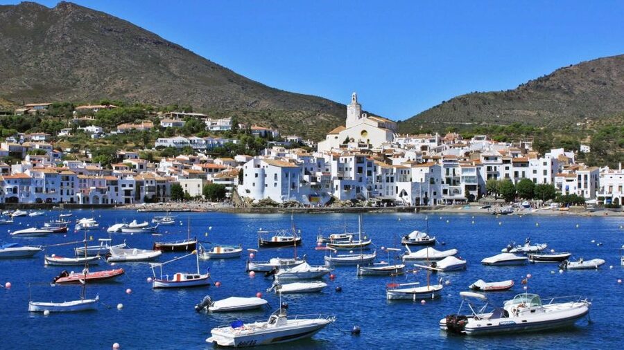 From Barcelona: Dalí Triangle and Cadaques Tour - Leaving Barcelona in a small group