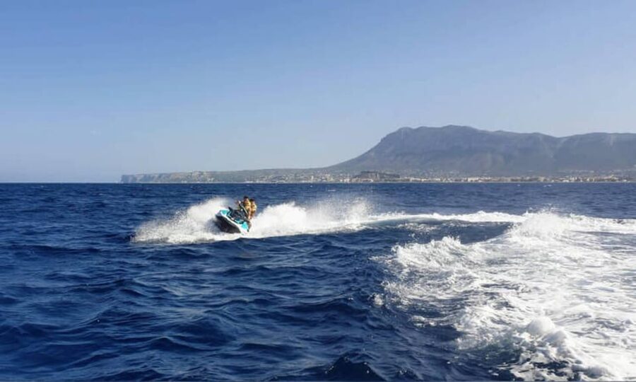 From Dénia/Jávea: Cala Blanca Boat Trip with Jet Ski & Lunch - The supervised jet ski session