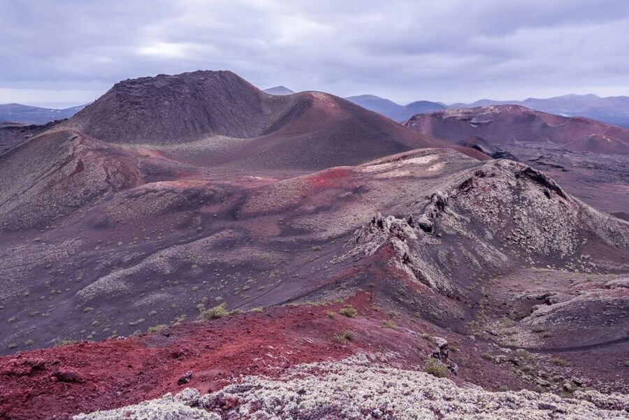 From Fuerteventura: Lanzarote Volcano and Wine Region Tour - El Golfo and the green lagoon of Charco de los Clicos