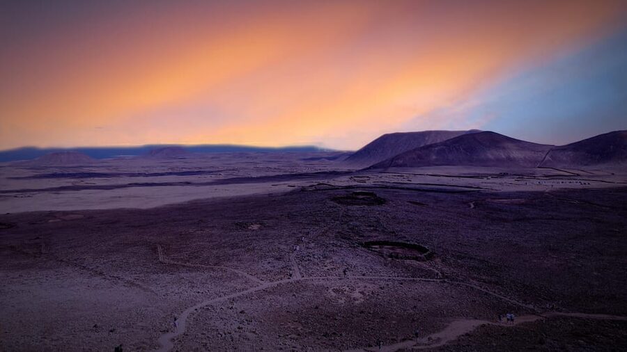 From Fuerteventura: Sunset Hike at Volcano with Scenic Views - The half-hour climb to Calderón Hondo