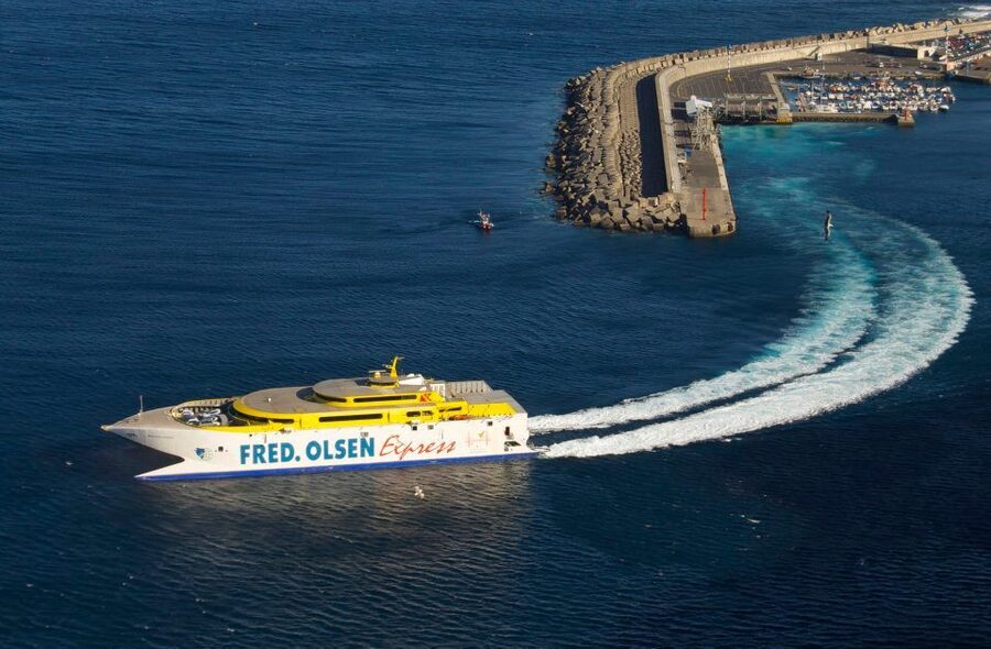 From Lanzarote: Round-Trip Ferry Transfer to Fuerteventura - Who will enjoy this day most