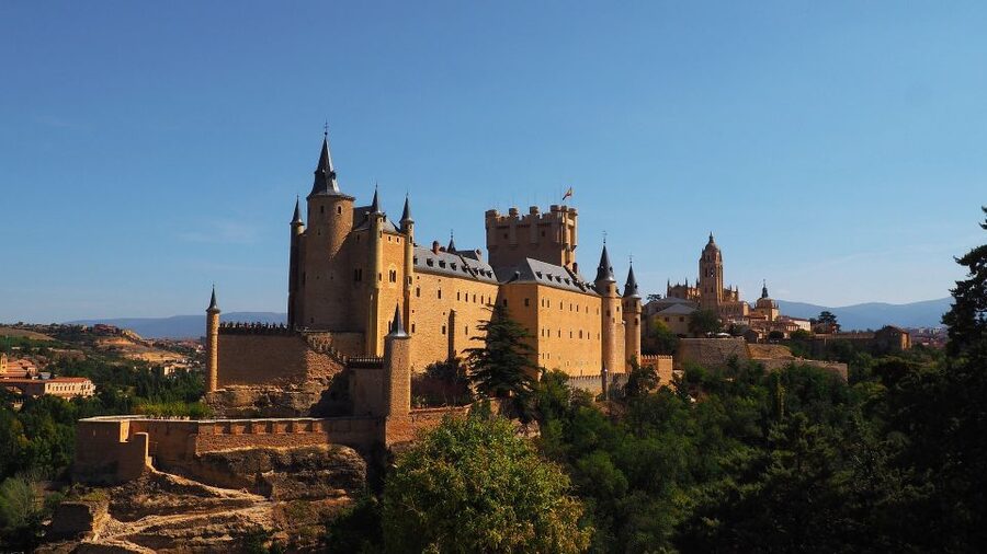 From Madrid: Ávila and Segovia Guided Day Trip - Who should book this day trip?