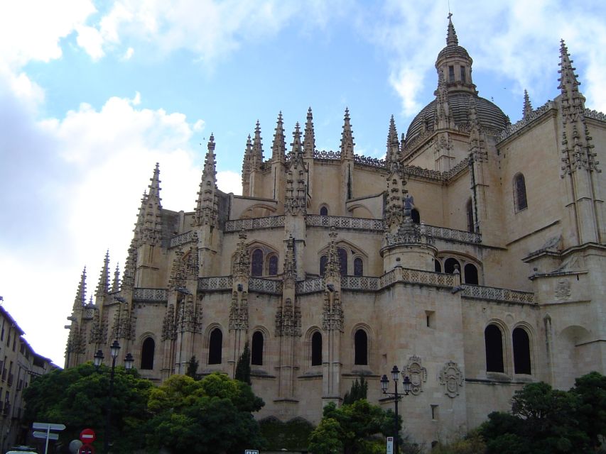 From Madrid: Ávila and Segovia Guided Day Trip - What makes Ávila worth the early start