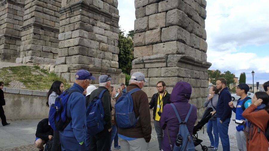 From Madrid: Ávila and Segovia Guided Day Trip - The aqueduct, cathedral, and Alcázar