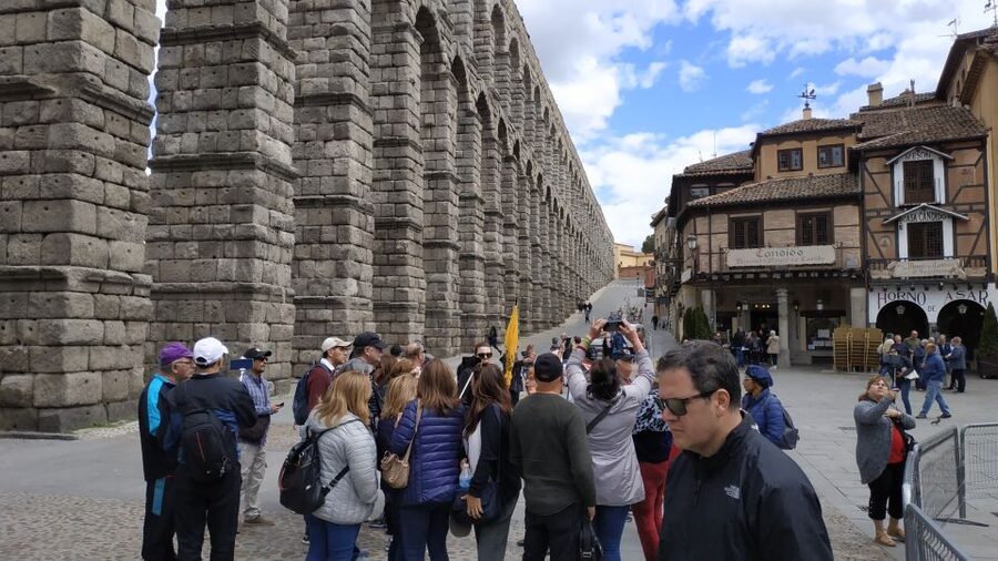 From Madrid: Ávila and Segovia Guided Day Trip - Bus comfort, group pace, and the long day