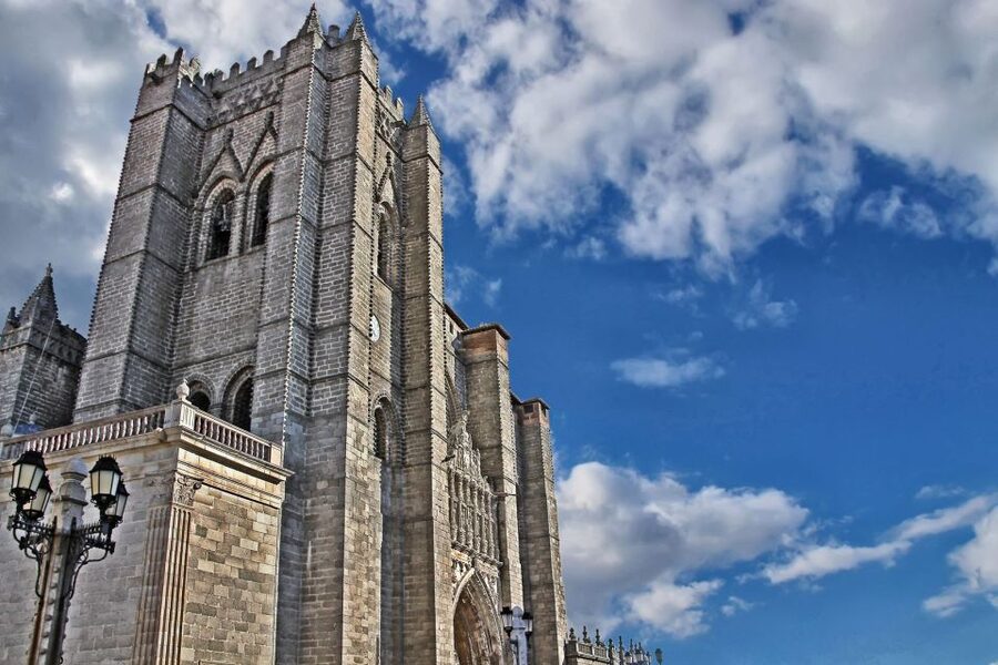 From Madrid: Day Trip to Ávila and Salamanca w/ Guided Tour - The long ride to Salamanca