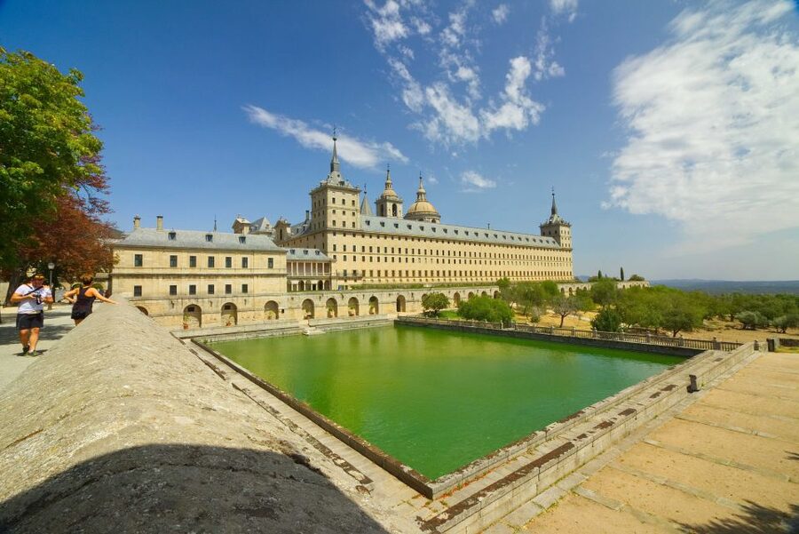From Madrid: El Escorial and Valley's Basilica Half Day Tour - How the five-hour schedule works