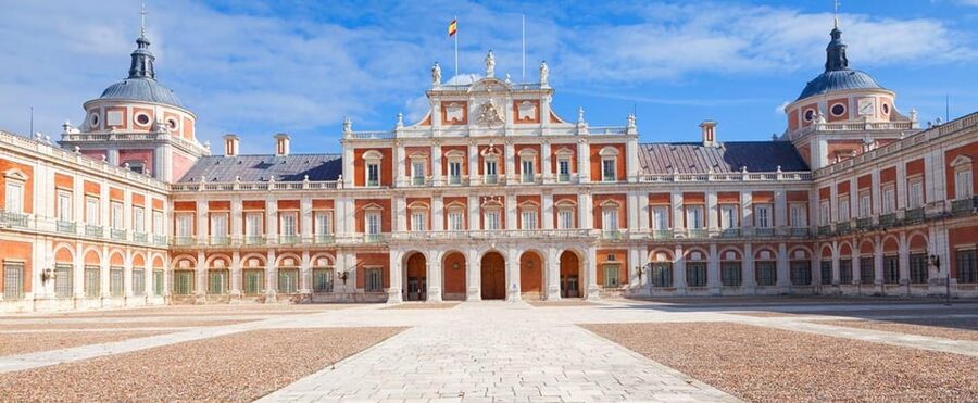 From Madrid: Guided Day Trip to Chinchon, Aranjuez & Toledo - What the bilingual guiding is like