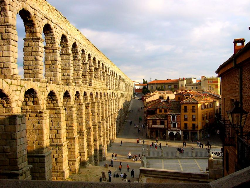 From Madrid: Guided Day Trip to Segovia and Toledo - The Alcázar and Segovia’s fairy-tale profile