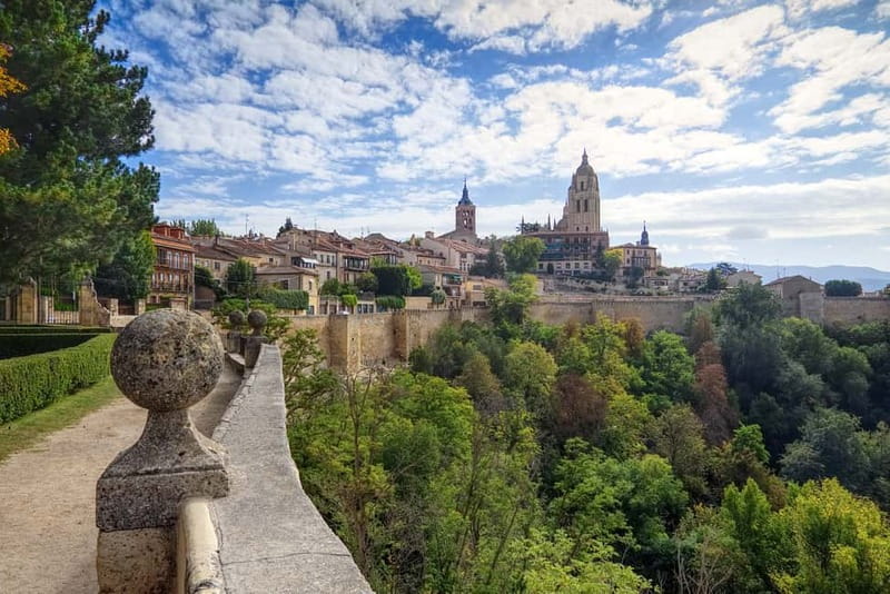 From Madrid: Segovia Guided Afternoon Tour - The bus ride across the Madrid mountains