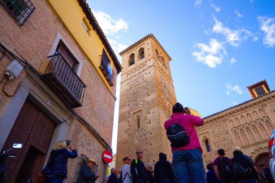 From Madrid: Toledo and Segovia Guided Day Trip - Two Castilian cities, one very long day