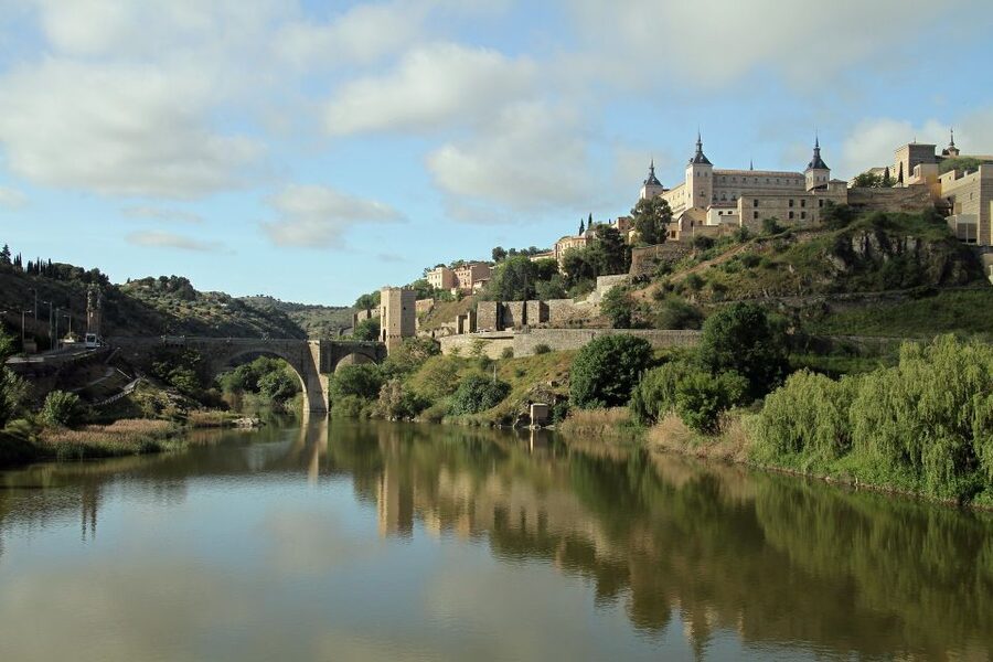 From Madrid: Toledo and Segovia Guided Day Trip - What the $58 price really buys you