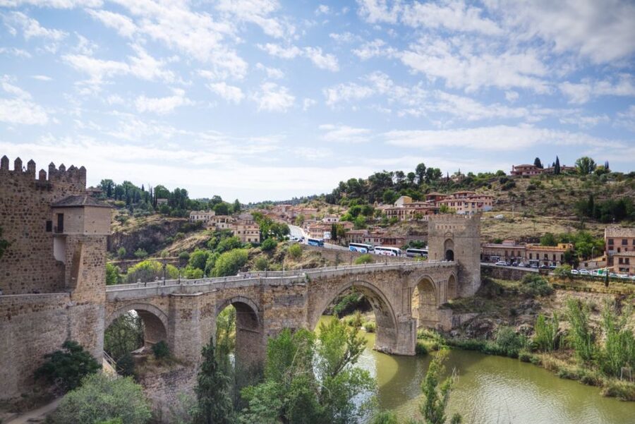 From Madrid: Toledo and Segovia Guided Day Trip - Lunch and the Toledo meeting point