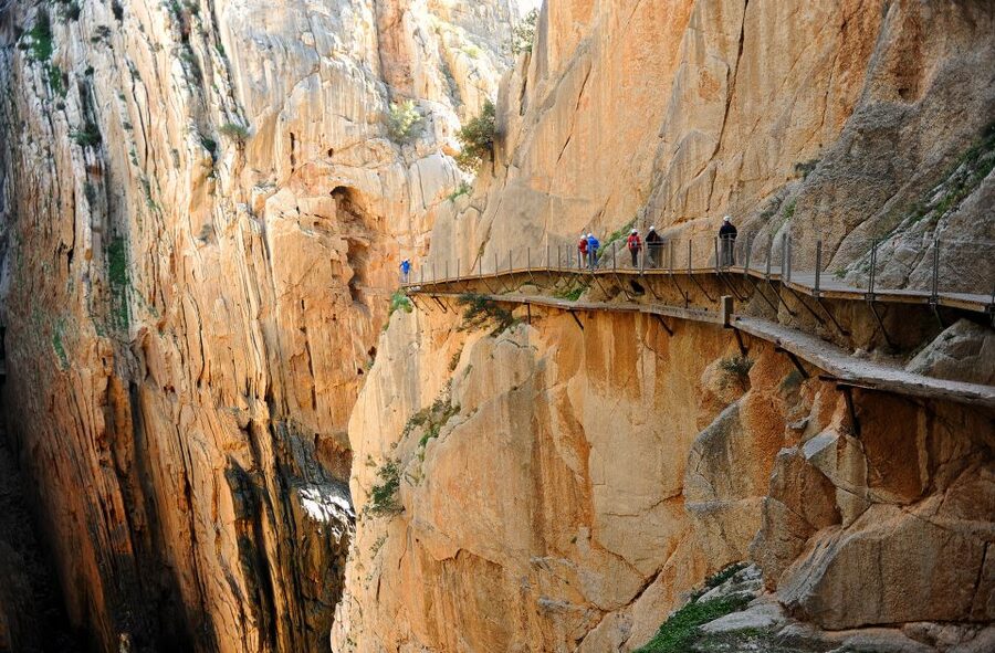 From Málaga: Caminito del Rey Small-Group Tour with Picnic - Leaving Málaga through the Guadalhorce Valley