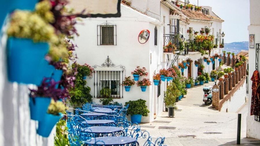 From Malaga or Costa del Sol: Mijas, Marbella & Puerto Banus - Why this Costa del Sol day trip works